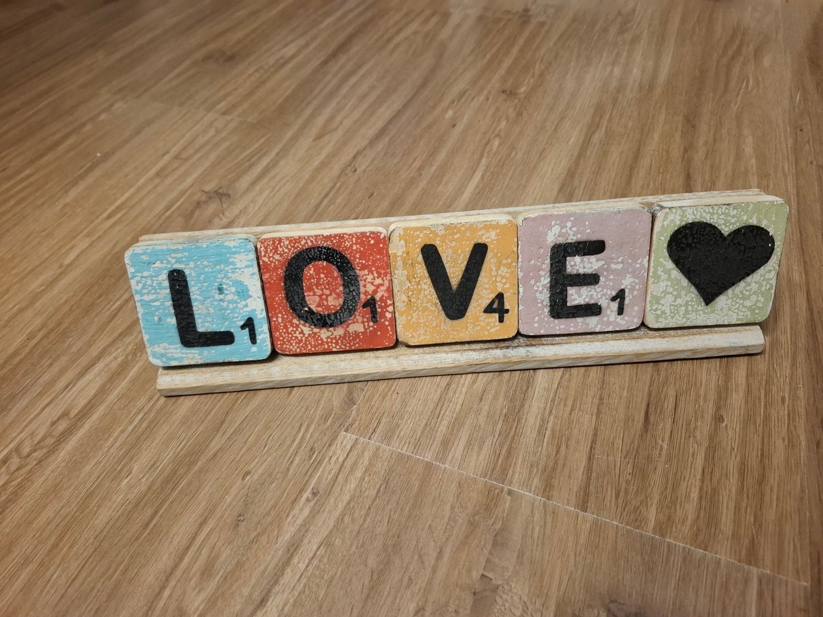Houten rekje met 'LOVE' letters - Decoratief, Huis en Inrichting, Hout, Gebruikt, Meerkleurig, Overige stijlen