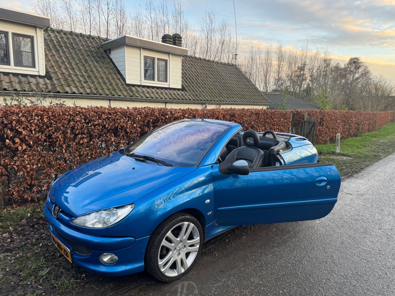 Peugeot 206 2.0 16V CC 2003 Blauw// LAGE KM STAND, Auto's, Peugeot, 136 pk, Zwart, 4 cilinders, Cabriolet