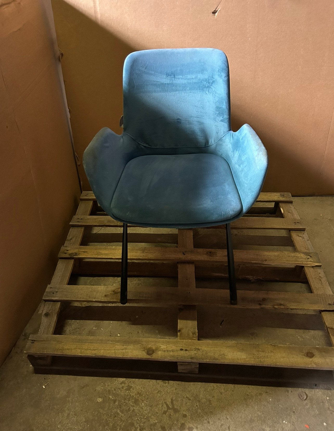 Blauwe stoel 82cm hoog 57cm breed 8 stuks, Ophalen, Gebruikt, Blauw, Vijf, Zes of meer stoelen