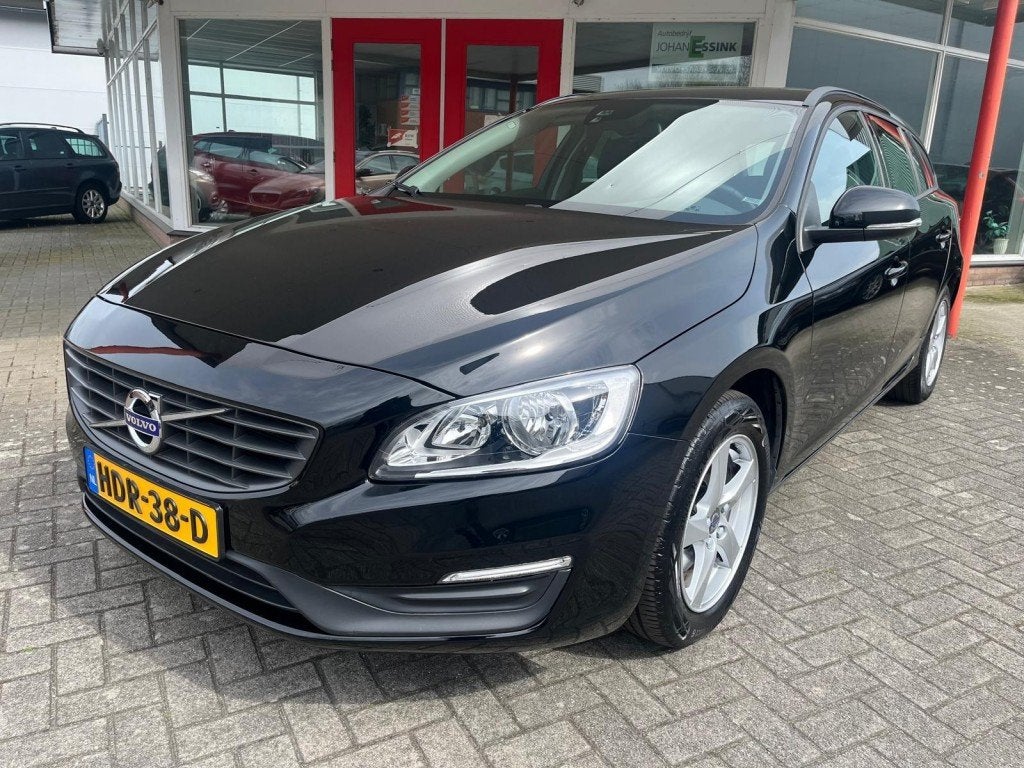 Volvo V60 2.0 T3 152PK Momentum PDC/BLUETOOTH/NAVI, Auto's, Gebruikt, Euro 6, 4 cilinders, 1969 cc