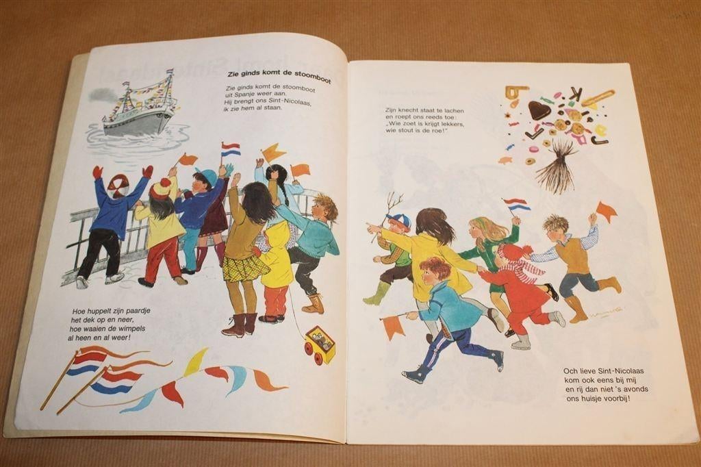 Daar Komt Sinterklaas! [1970] — Vintage Prentenboek, Gebruikt, -, -, Ophalen of Verzenden