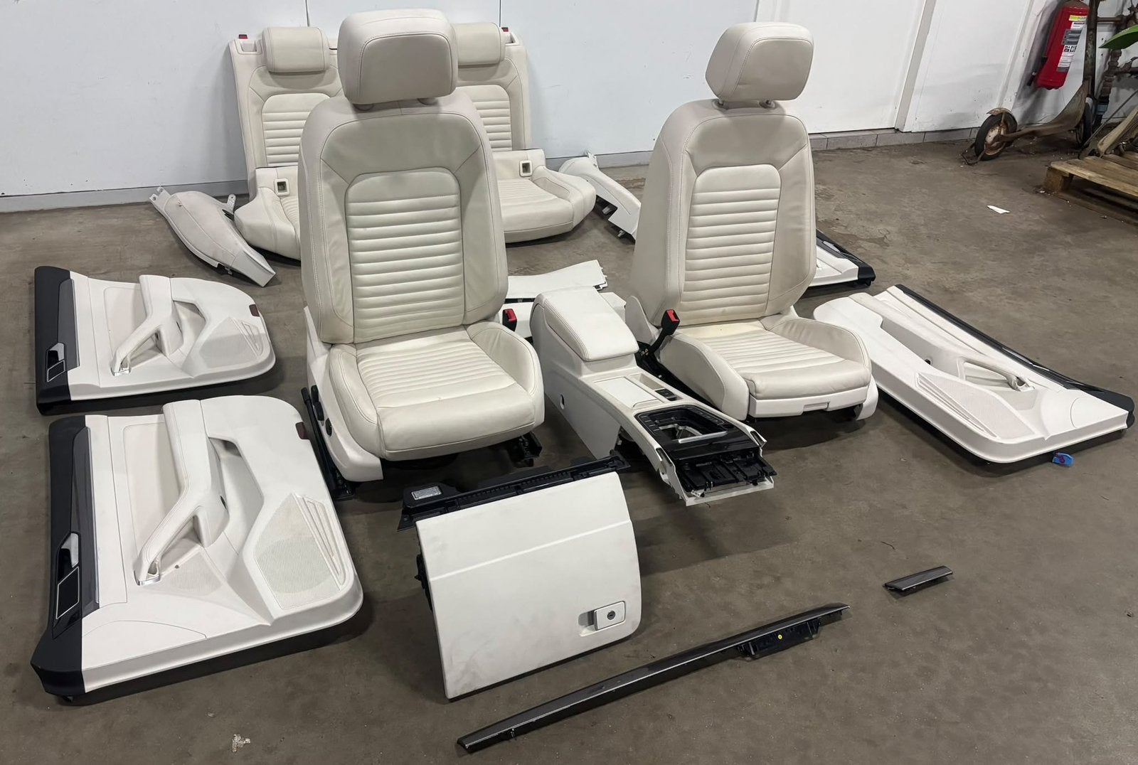 Volkswagen Passat B8 leer interieur, Auto-onderdelen, Ophalen, Nieuw, Volkswagen