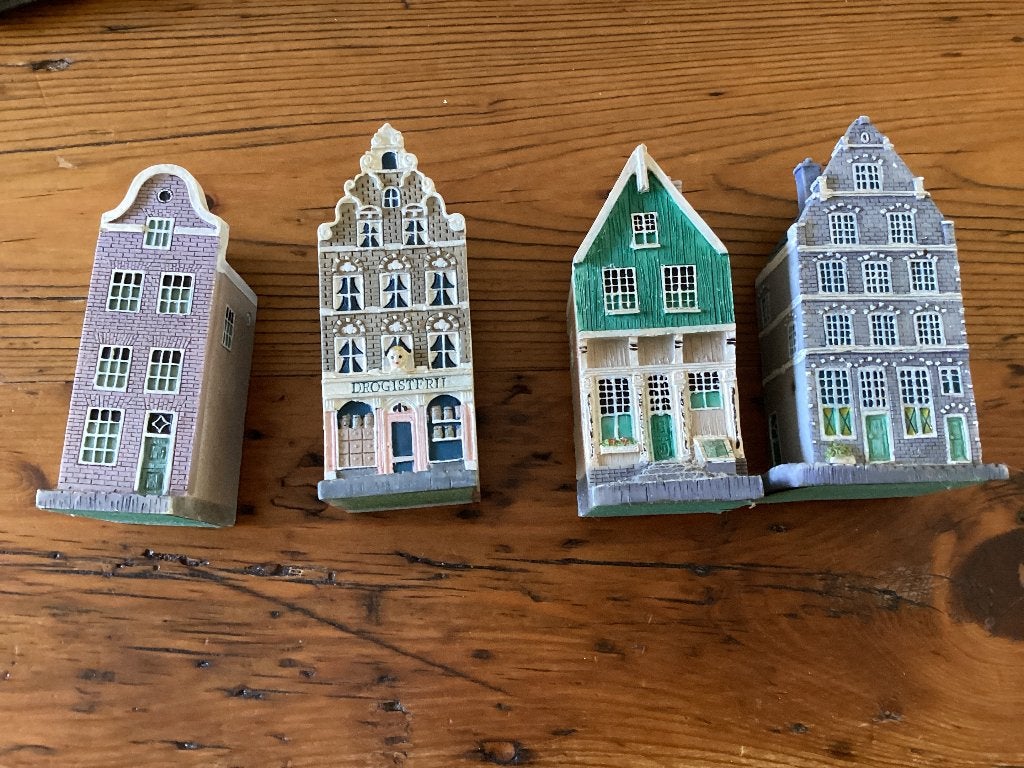 Grachtenpandbeeldjes 100 jarig bestaan Blokker, Ophalen