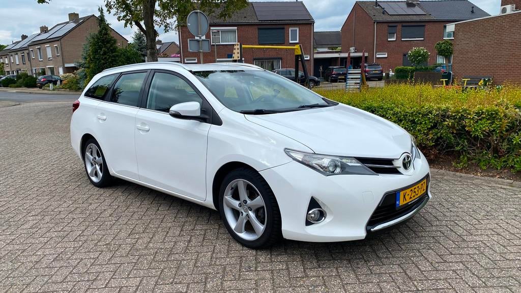 Toyota Auris Touring Sports 1.6 Aspiration, Euro 5, 450 kg, Gebruikt, 4 cilinders