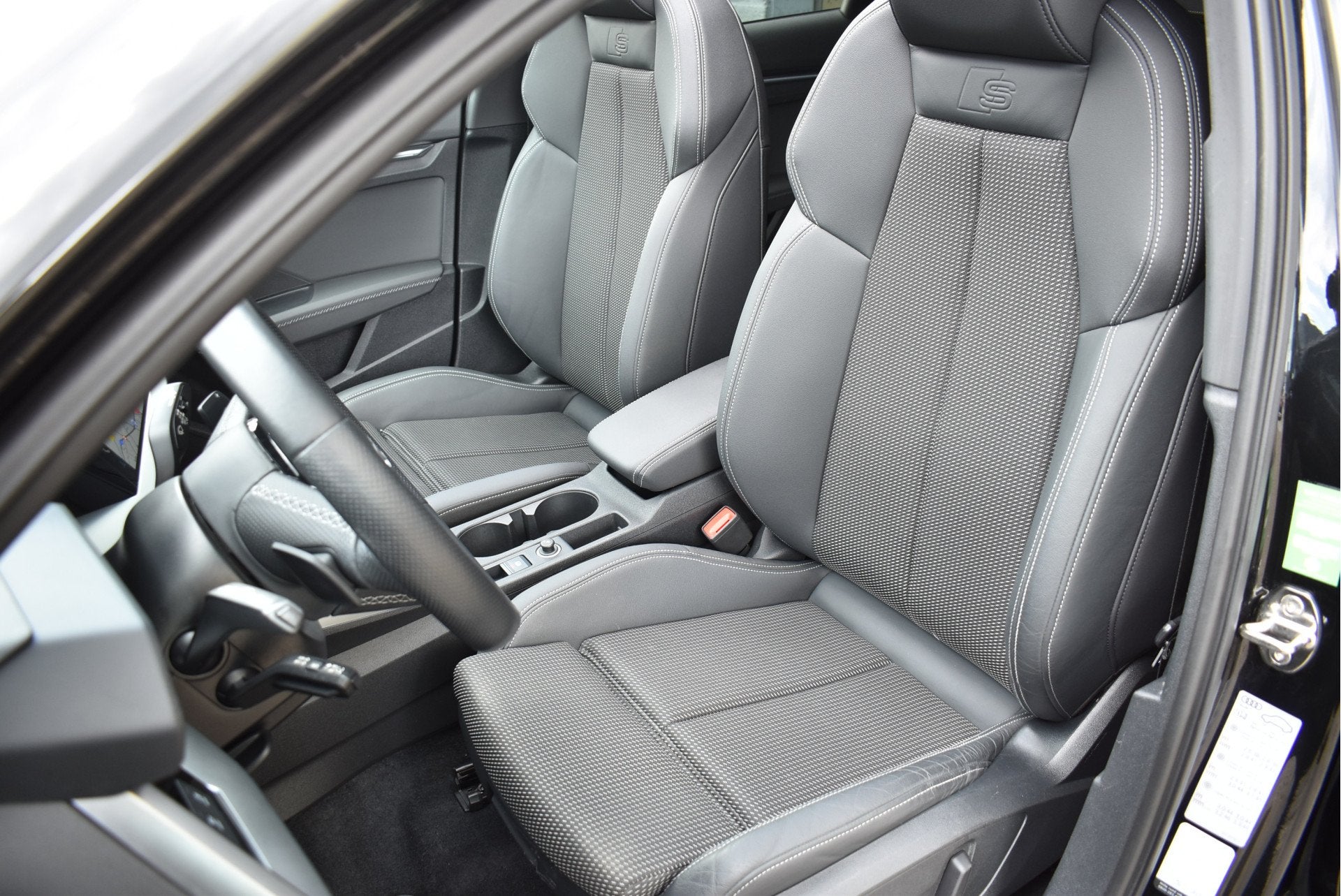 Audi A3 Sportback 45 TFSI e S-Line 245 Pk Pano Memory Leder, Dealer onderhouden, Gebruikt, 4 cilinders, Leder en Stof