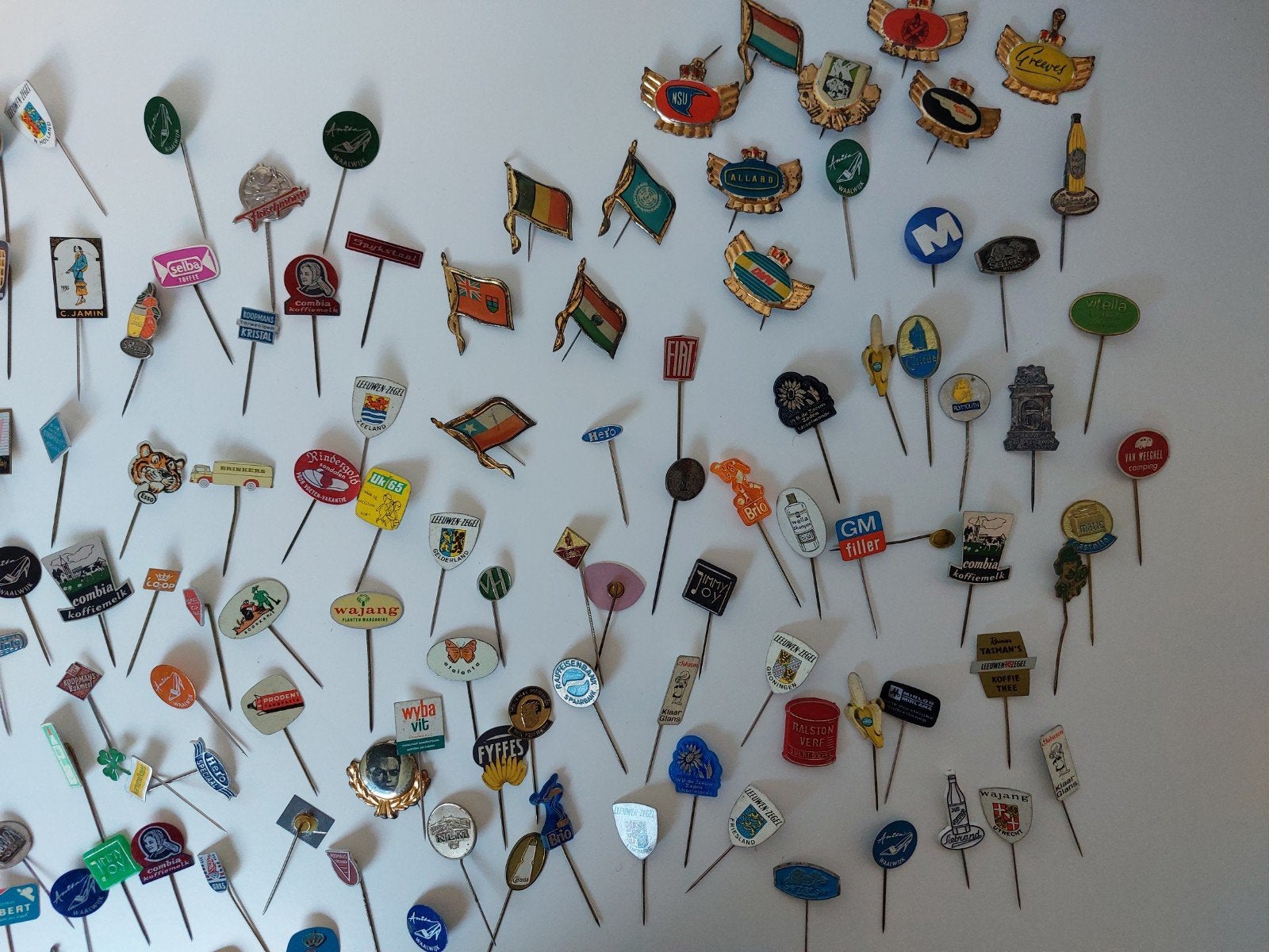 Grote collectie oude reclame speldjes / pins, Verzamelen, Ophalen of Verzenden