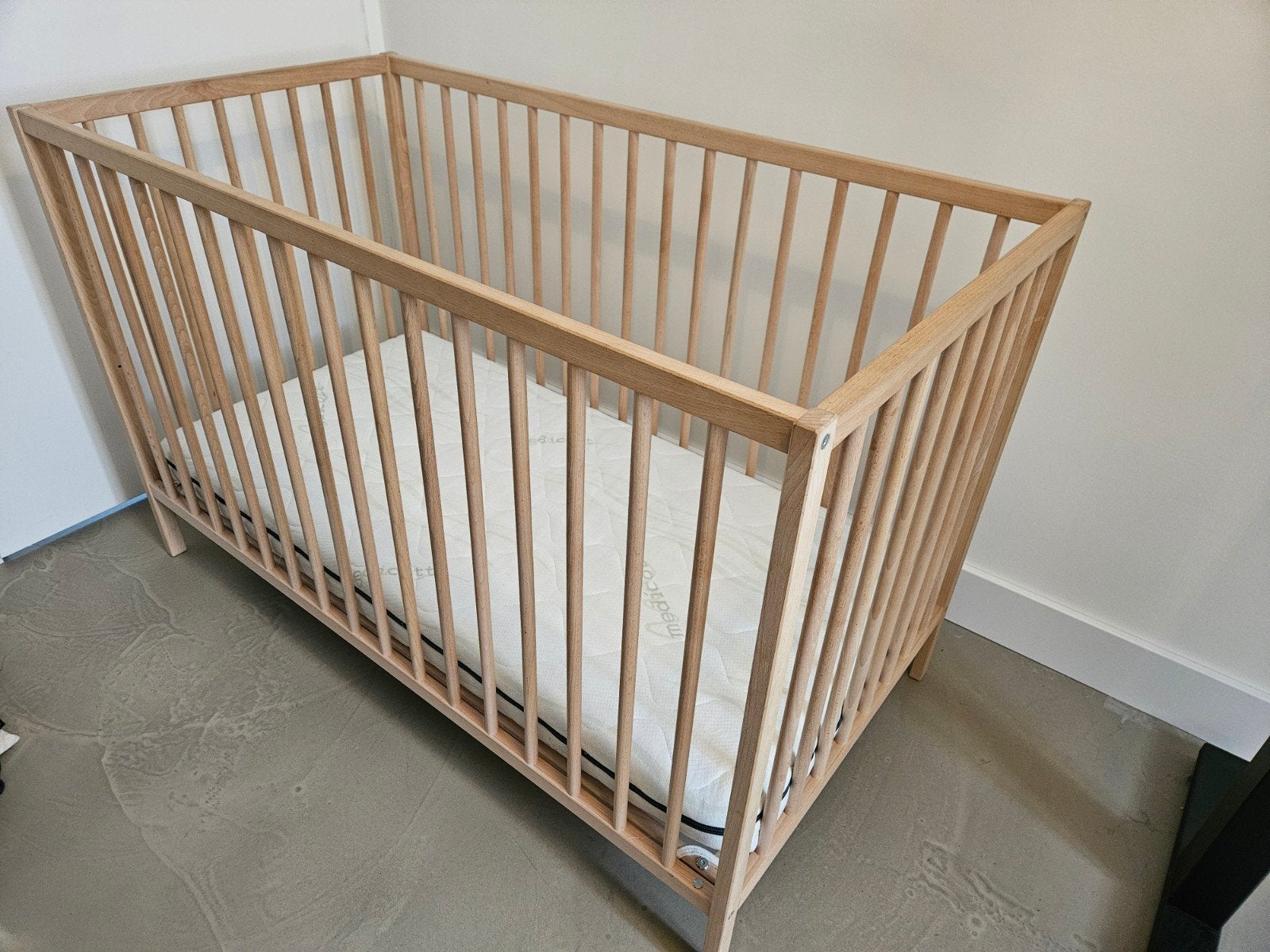 Houten ledikant met matrasje 120 x 60 cm (Ikea Siglar), Kinderen en Baby's, Babywiegjes en Ledikanten, Ophalen, Gebruikt, Ledikant