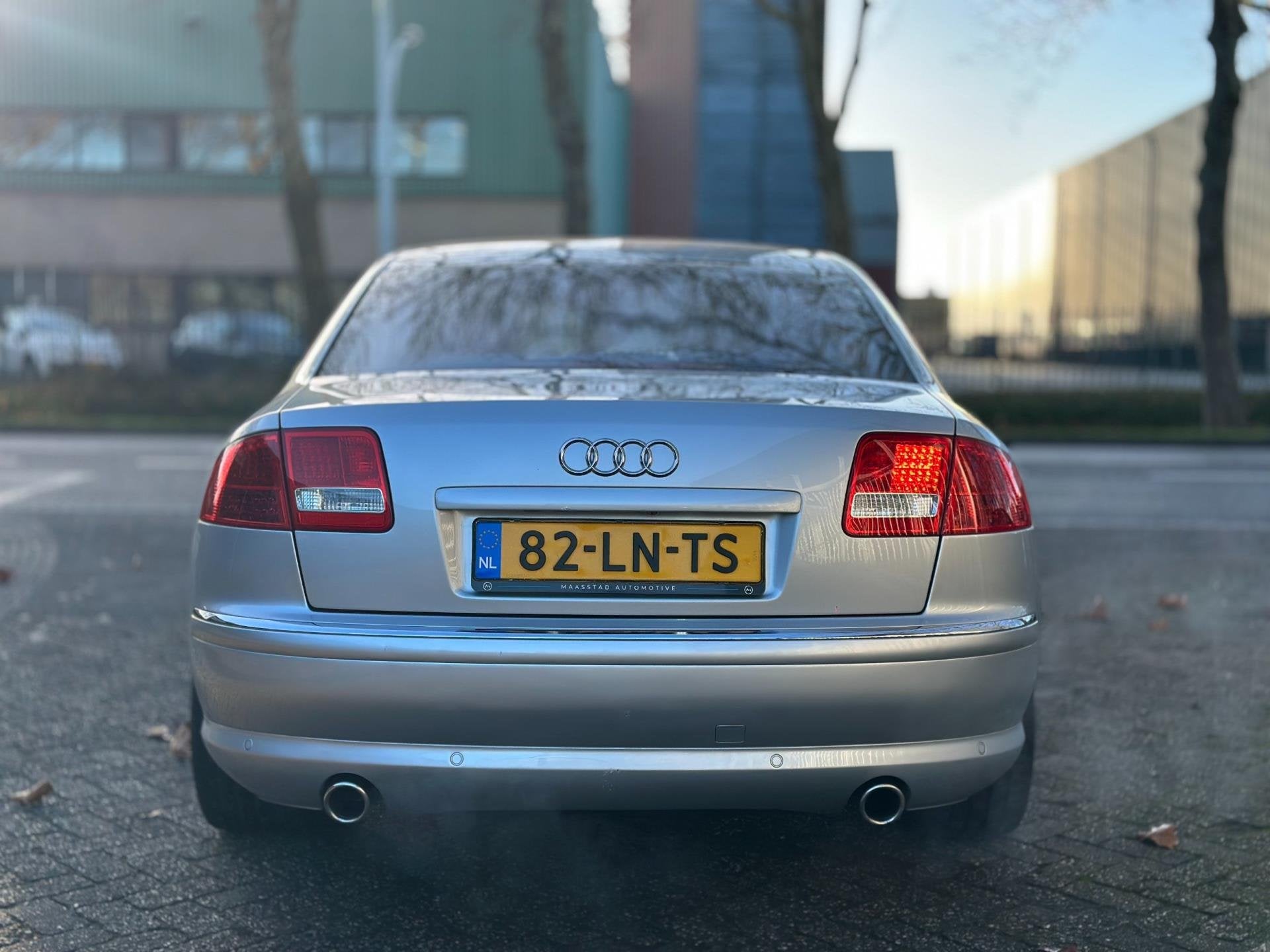 Audi A8 4.2 quattro Exclusive Luchtvering Youngtimer in nett, Auto's, Automaat, 4172 cc, Gebruikt, Bedrijf