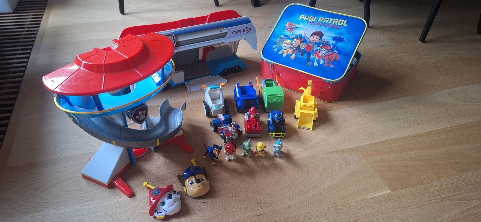 Paw Patrols: uitkijktoren, truck, auto's en pups, Ophalen