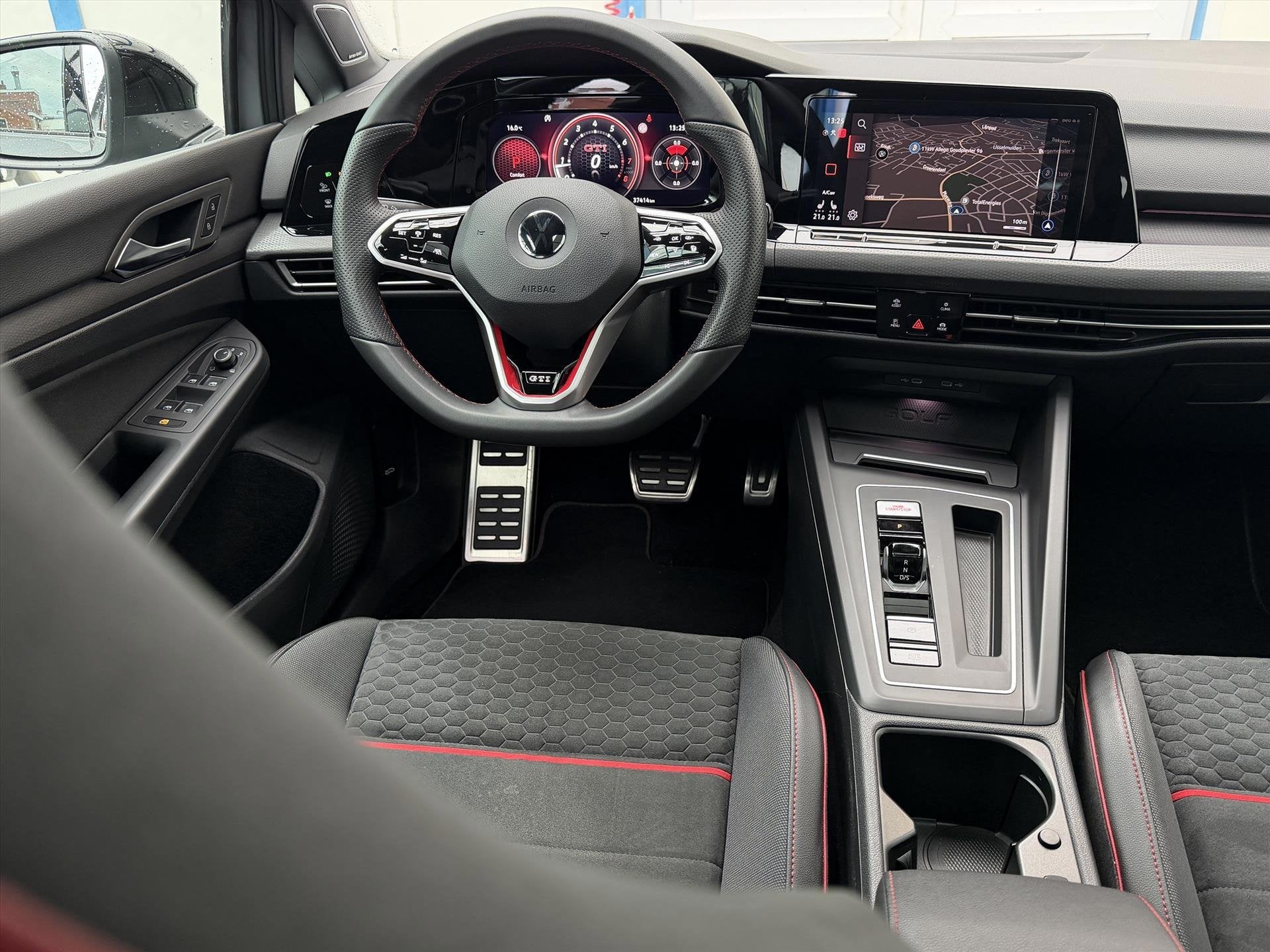 Volkswagen Golf 8 2.0 TSI GTI Clubsport 300PK |Pano |Nürbur, 15 km/l, Gebruikt, 4 cilinders, 1984 cc