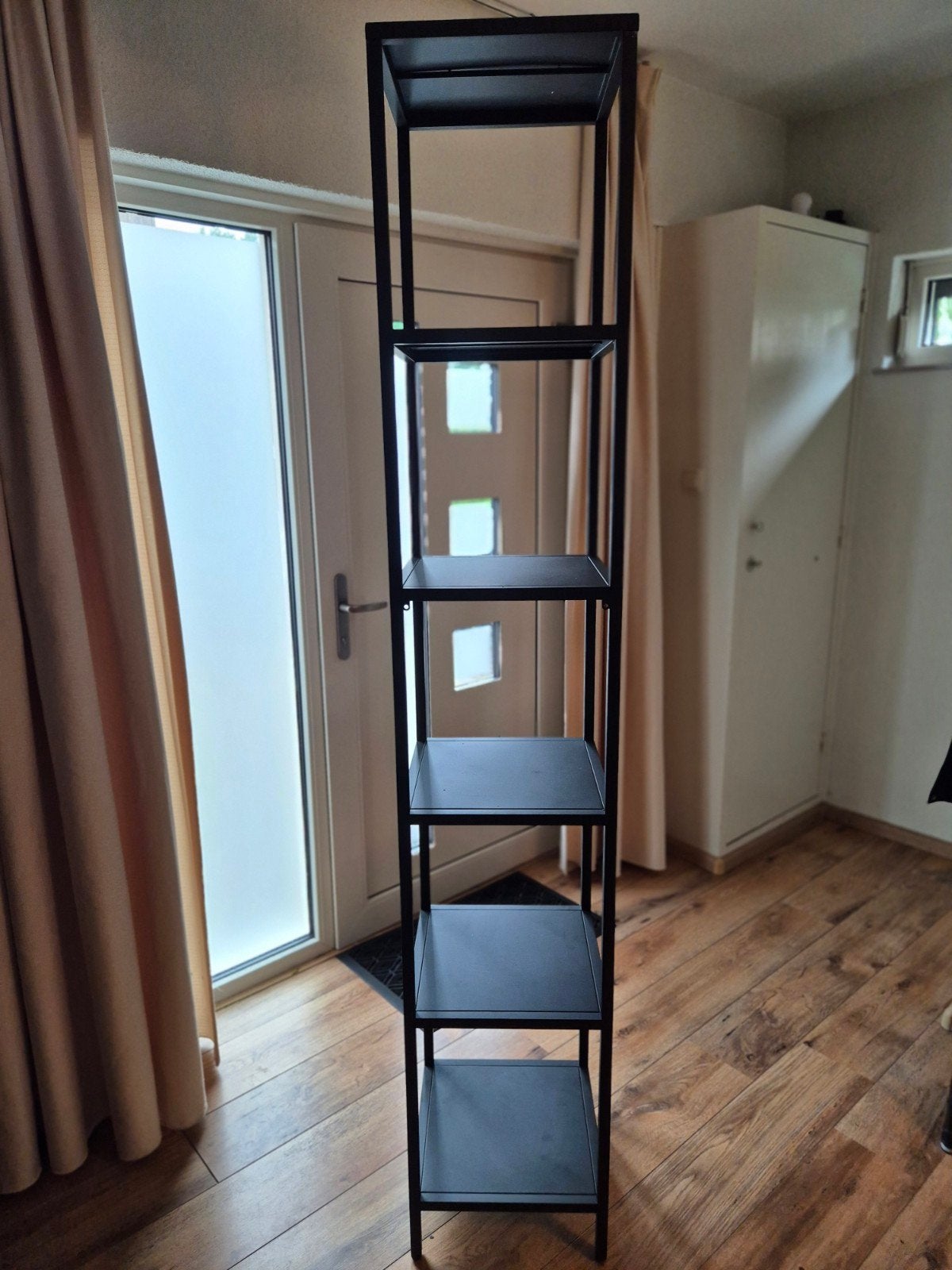 Zwart metalen rek met verstelbare pootjes - 200x36 cm, Ophalen, Met plank(en), Minder dan 50 cm, 200 cm of meer