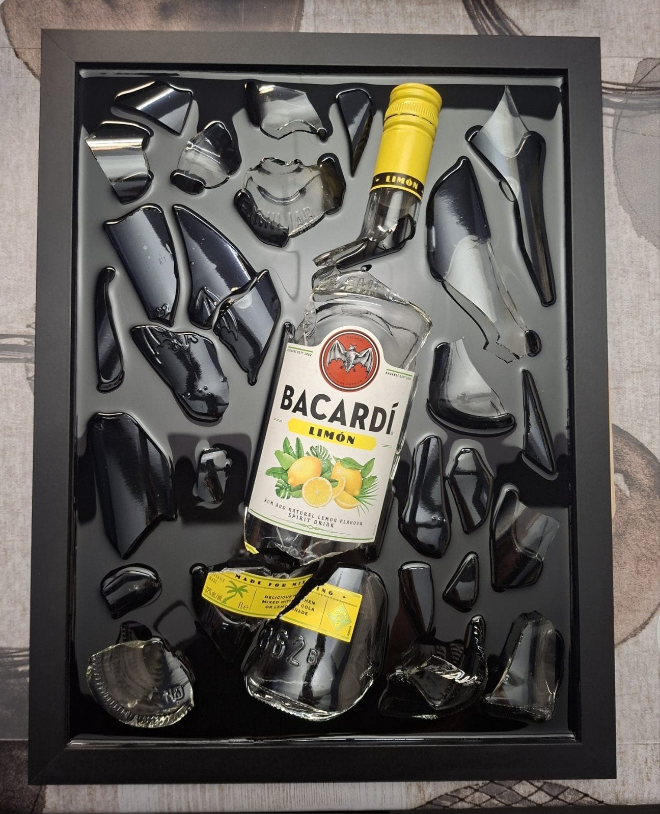 Bacardi Lemon fles verwerkt in een lijst (43x33) met Epoxy, Ophalen of Verzenden