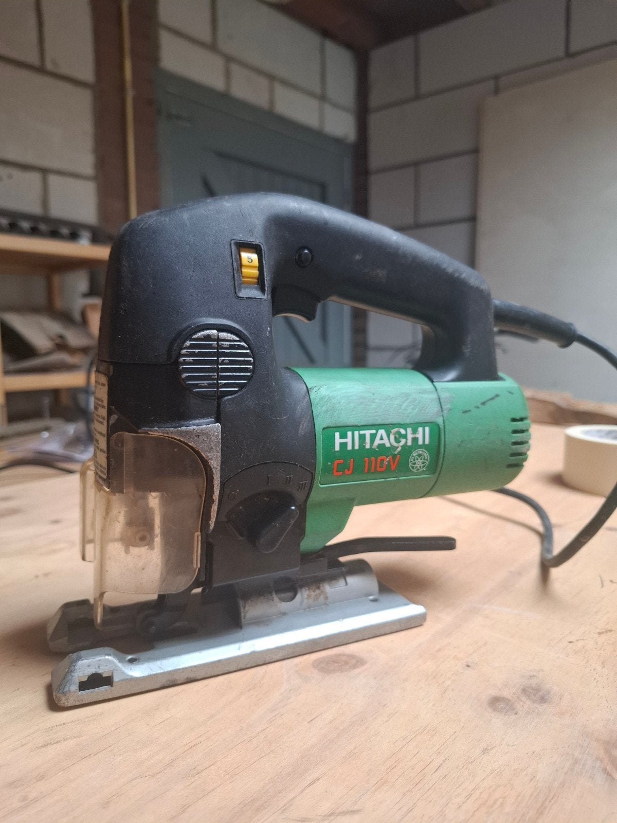Hitachi CJ 110V Decoupeerzaag, Gebruikt, Decoupeerzaag, 600 tot 1200 watt, Ophalen of Verzenden