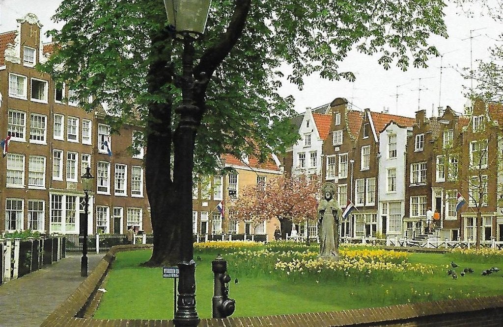 Amsterdam Het Begijnhof Gelopen Ansichtkaart ( 7072), Ophalen of Verzenden, 1980 tot heden, Gelopen, Noord-Holland