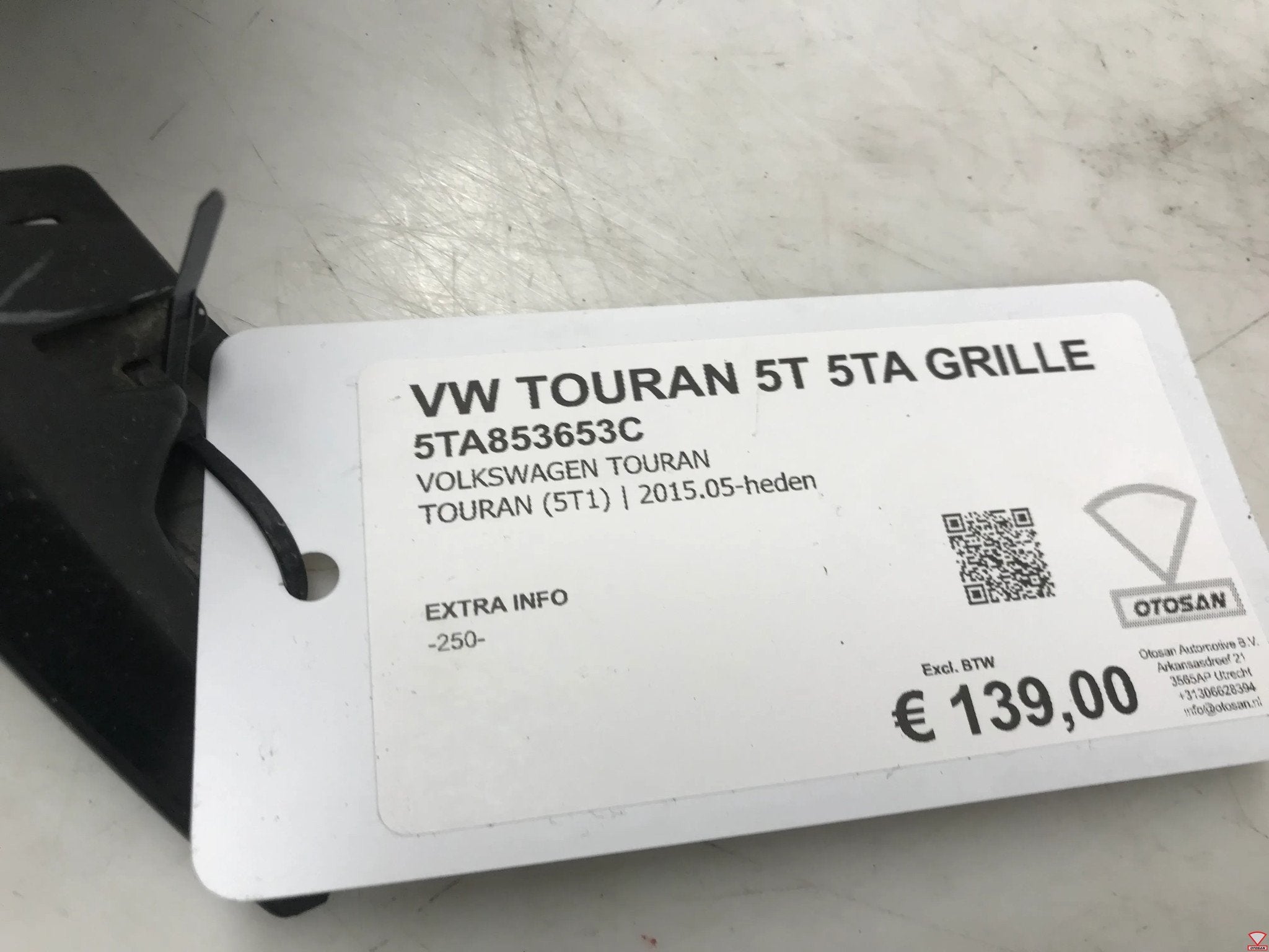 VW Touran 5T 5TA Grille Grill Origineel! 5TA853653C, Gebruikt, Volkswagen AG, Berliner Ring 2
38440  Wolfsburg, DE, Volkswagen