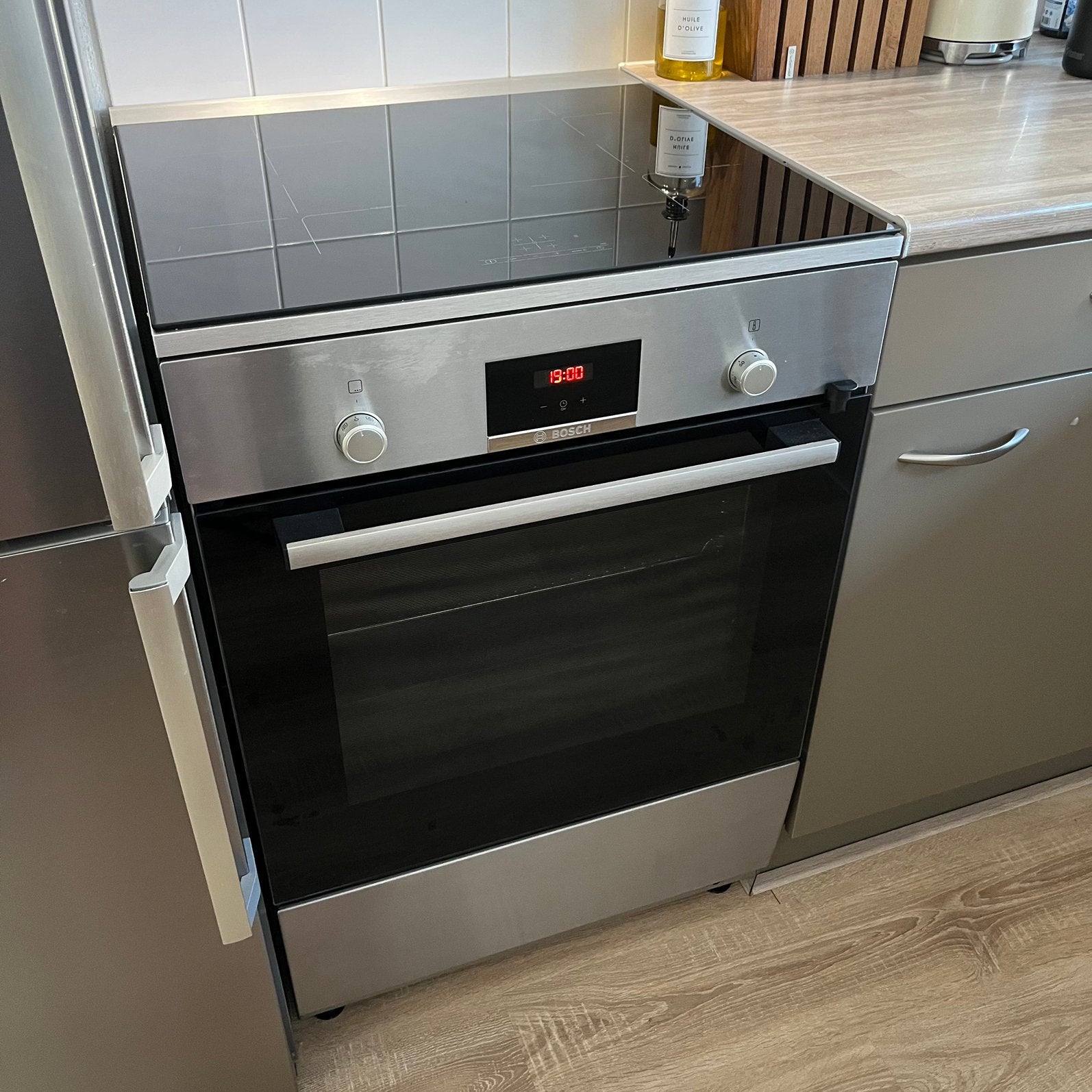 BOSCH Vrijstaand Inductie Fornuis - Gloednieuw, Ophalen, Warmhoudplaat, 4 kookzones, Zo goed als nieuw