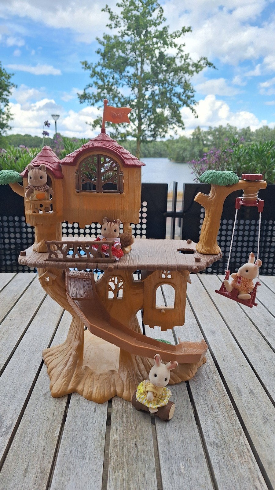 Boomhut Sylvanian families inclusief 8 poppetjes., Verzamelen, Ophalen, Zo goed als nieuw