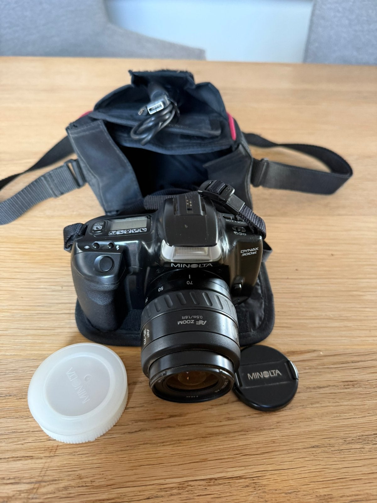 MINOLTA CAMERA DYNAX 300 si  IN BIJPASSENDE DRAAGTAS, Ophalen of Verzenden, Gebruikt, Spiegelreflex, Minolta