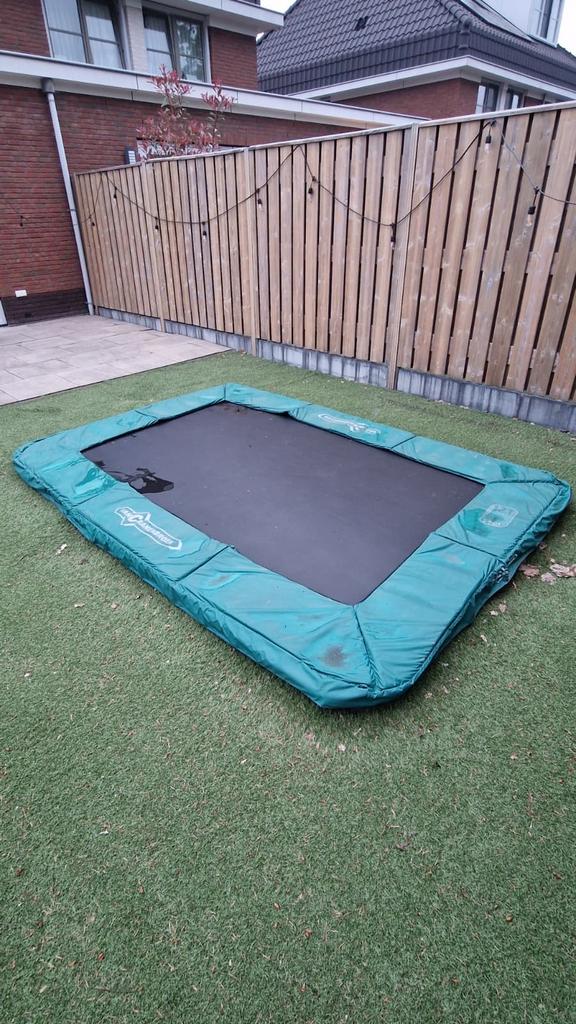 Grote trampoline 160x250cm (inclusief rand 300x220cm), Ophalen, Gebruikt