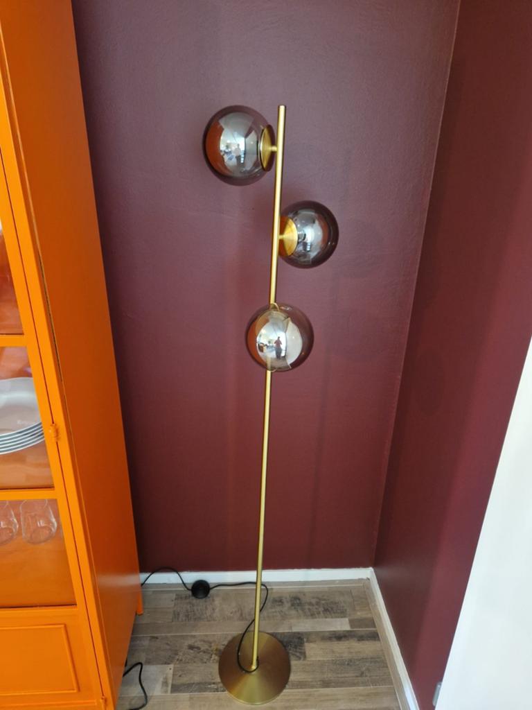 Gouden vloerlamp met 3 bollen, Huis en Inrichting, Lampen | Vloerlampen, Ophalen, Zo goed als nieuw, Metaal, Modern