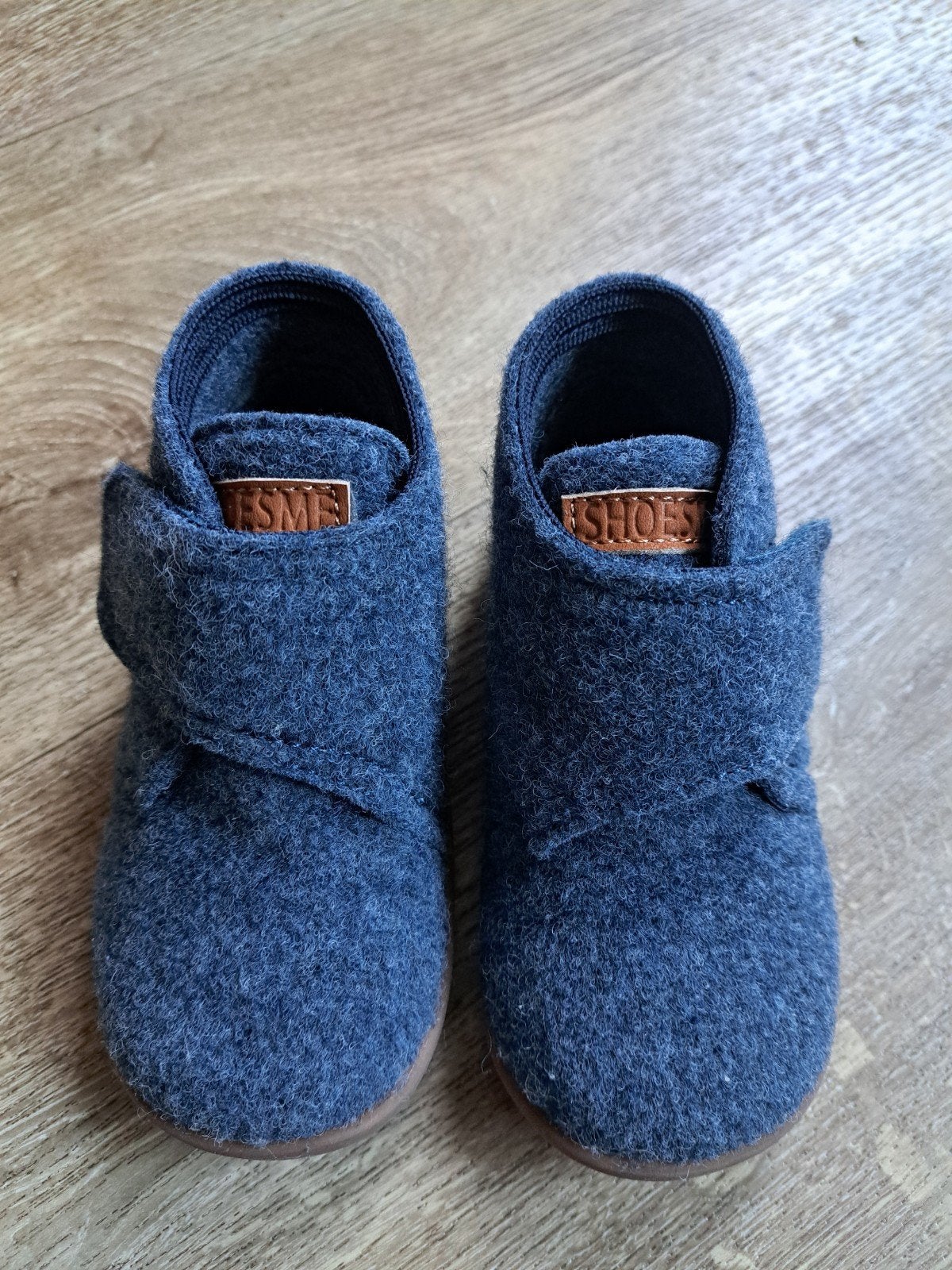 Nieuwe vilten pantoffels maat 25 met klittenband en wol, Jongen of Meisje, Schoenen, Nieuw, Ophalen of Verzenden