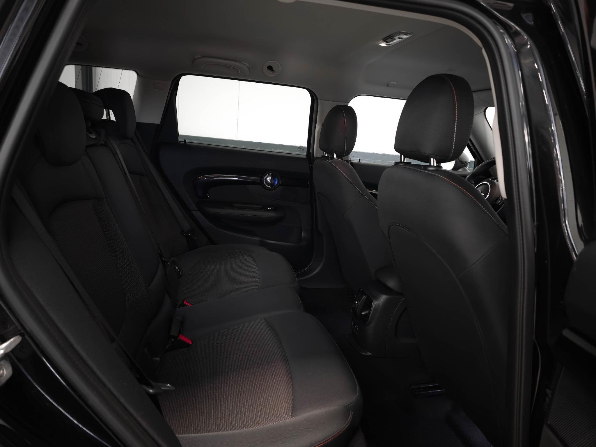 Foto 20 van MINI Clubman 1.5 Cooper Black edition | Carplay | Stoelverwa