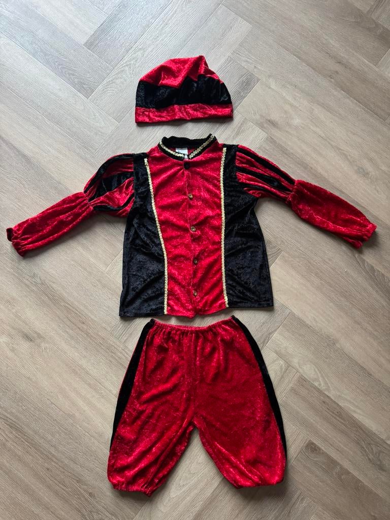 Pietenpak rood/zwart maat 140, Diversen, Sinterklaas, Zo goed als nieuw, Ophalen of Verzenden