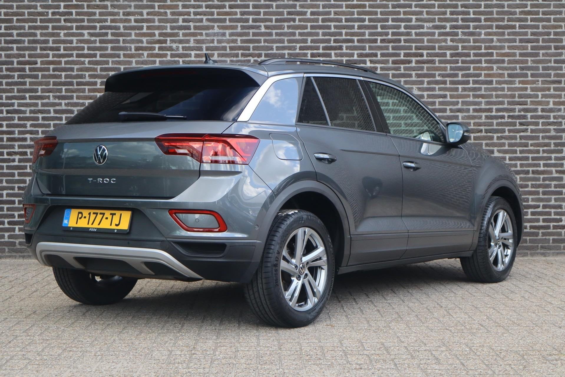 Volkswagen T-Roc 1.0 TSI 110pk Life | Achteruitrijcamera | D, Auto's, Voorwielaandrijving, 12 maanden, Stof, Gebruikt