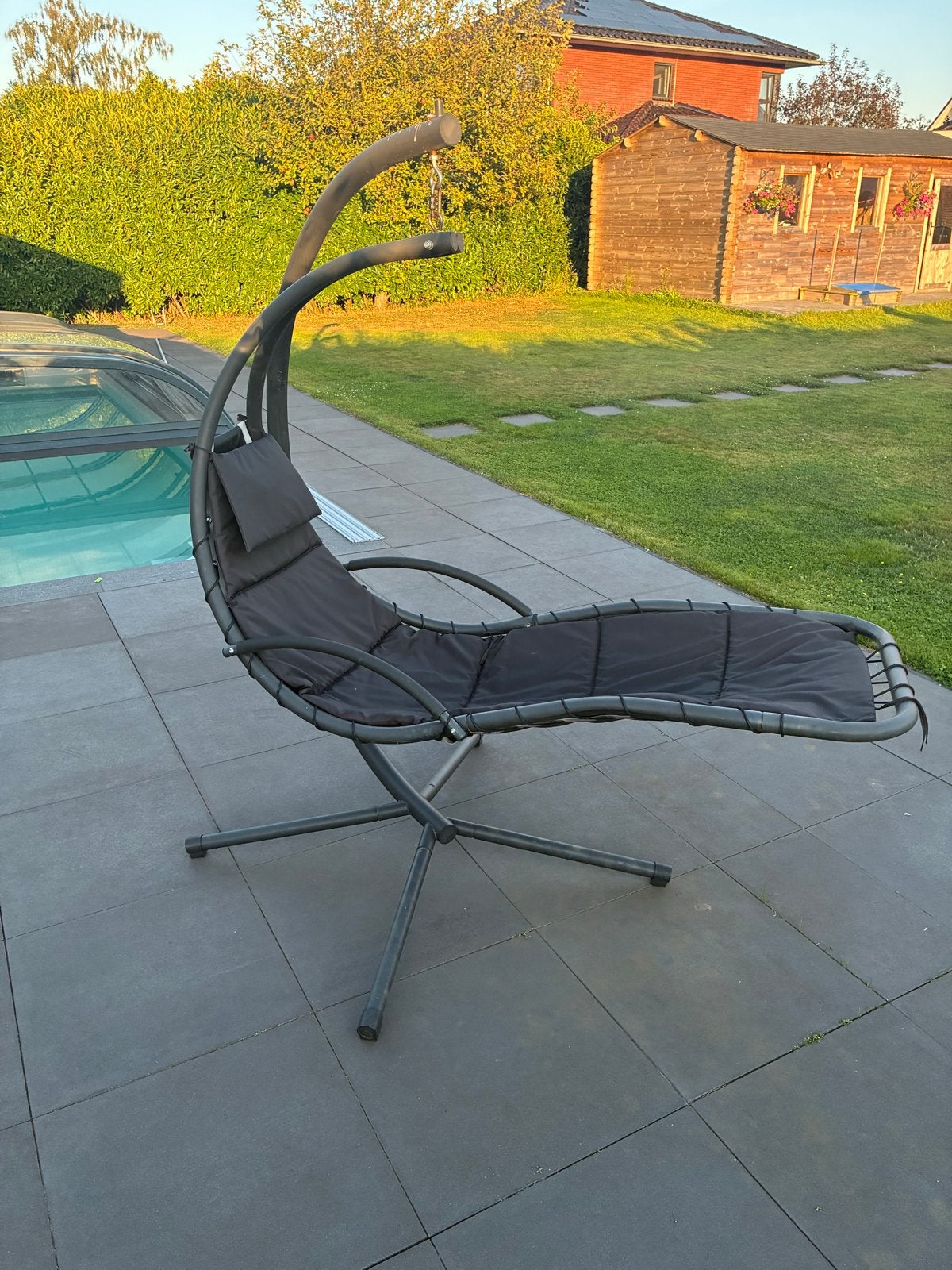 Comfortabele hangstoel met standaard - Zo goed als nieuw, Ophalen, Binnen, Zo goed als nieuw, Met standaard