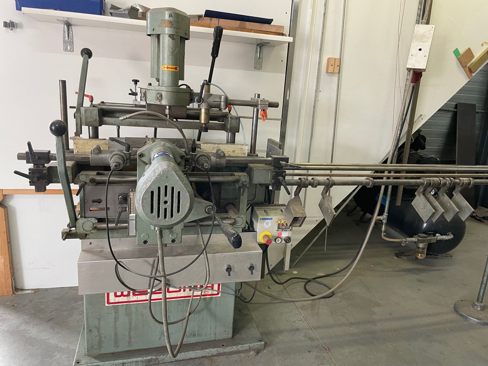 Kopieerfrees machine, Ophalen