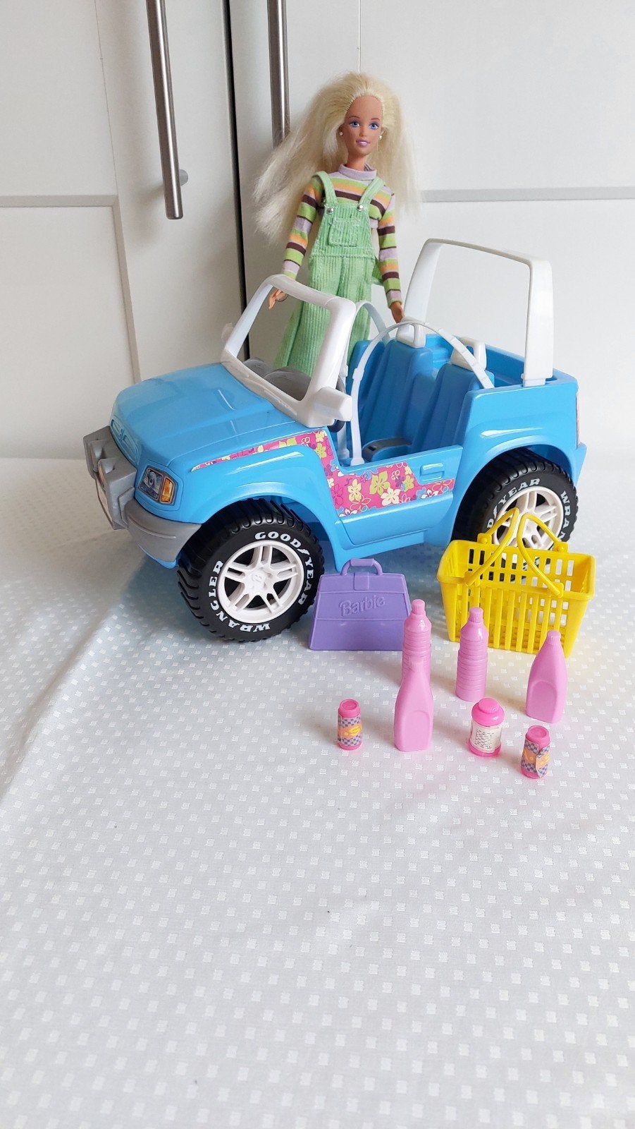 Barbie met Jeep en accessoires, Ophalen of Verzenden, Gebruikt, Barbie