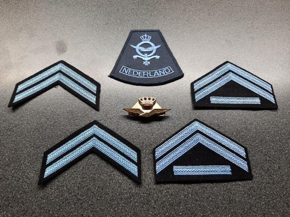 KLU  -  Diverse items  / bod v.a.  12,50  euro., Ophalen of Verzenden, Luchtmacht, Nederland, Embleem of Badge