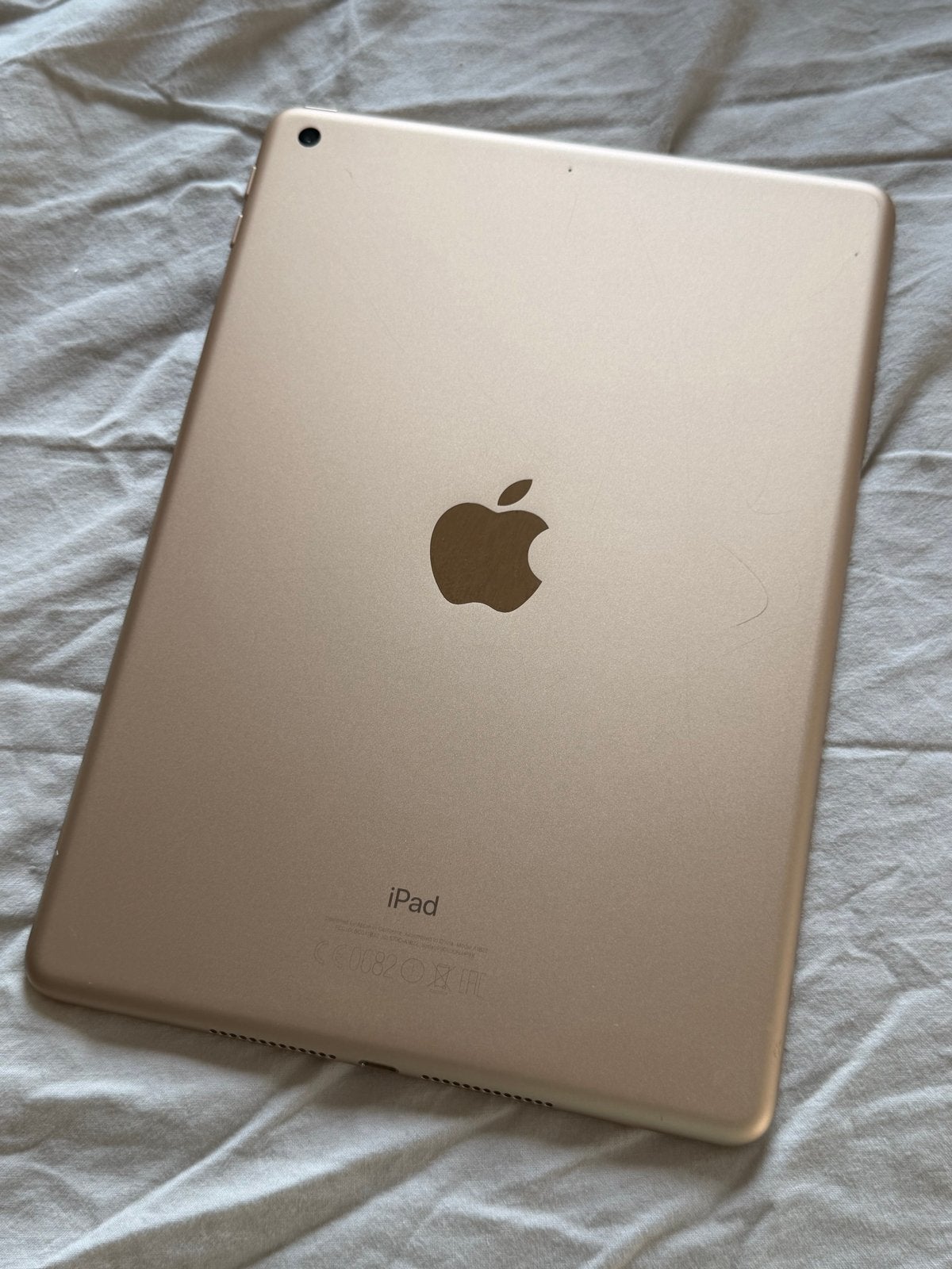 Apple iPad (5e generatie) 32 GB - Klein krasje achterkant, Ophalen, Gebruikt, 32 GB, Apple iPad