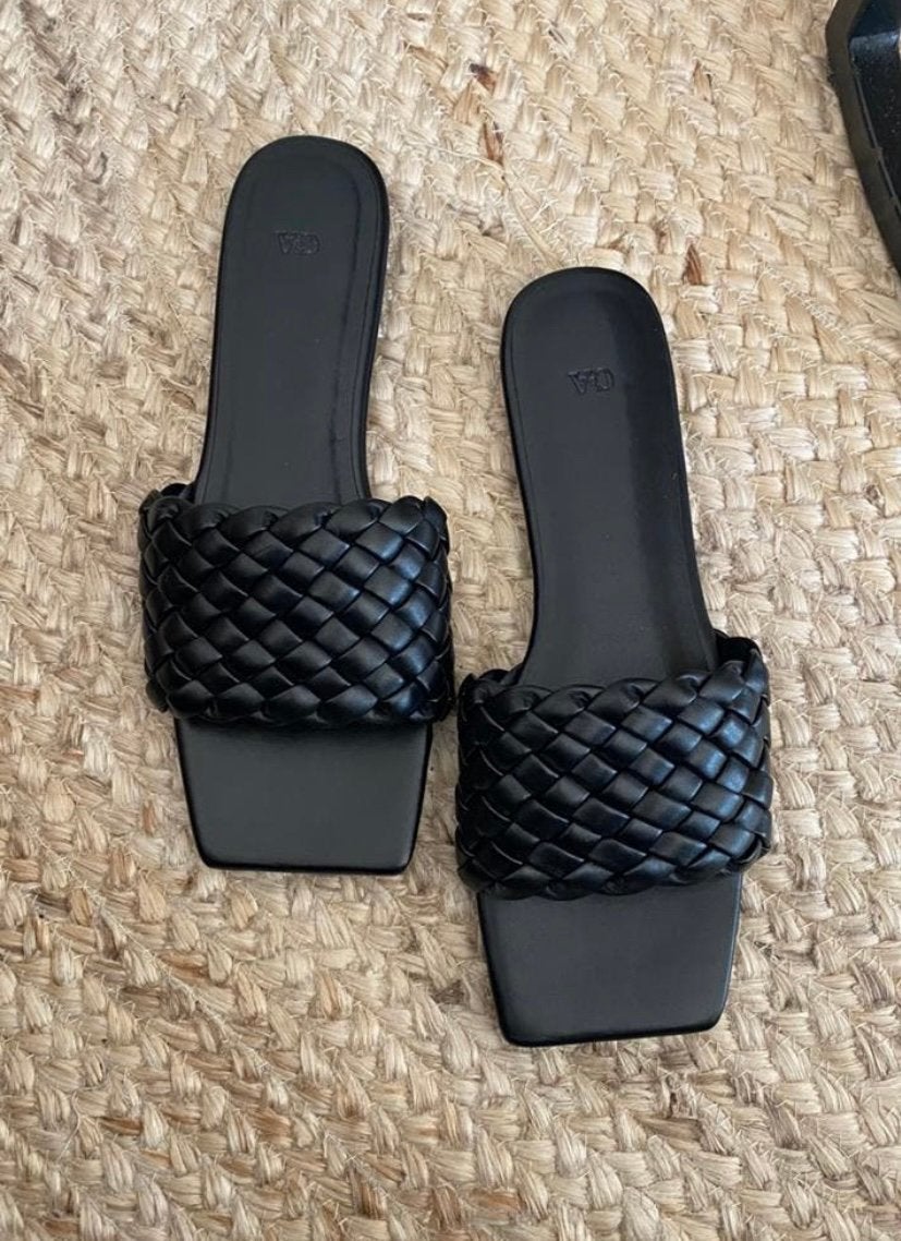 NIEUW leuke slippers van C&A..mt:40, Slippers, B, Verzenden, Zwart