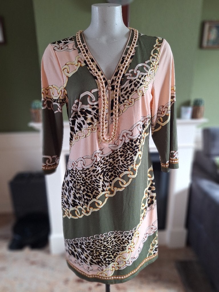 K-design groen oranje luipaard ketting jurk M, Kleding | Dames, Jurken, Maat 38/40 (M), K-design, Verzenden, Zo goed als nieuw