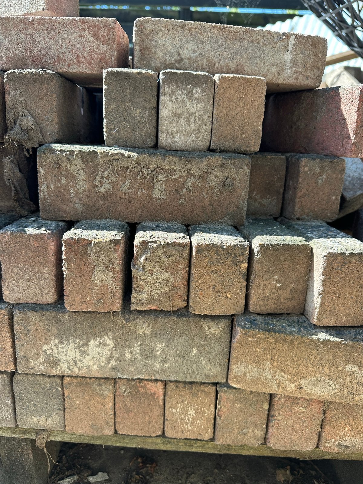 Gratis: Twee pallets gebruikte klinkers 7x18x4,5 cm, Tuin en Terras, Ophalen, Gebruikt, Klinkers, 10 m² of meer