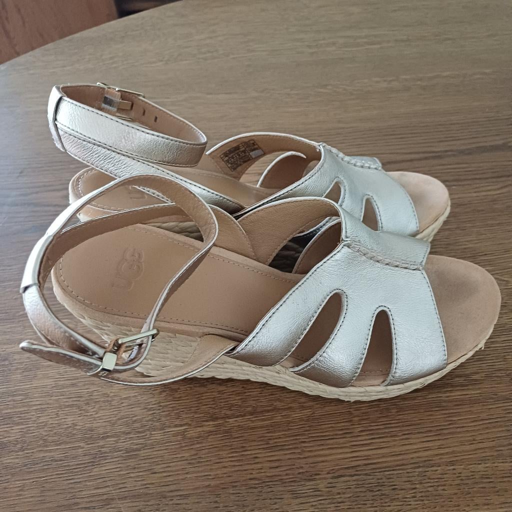 Ugg sandalen sleehak, maat 40, UGG, Overige kleuren, Zo goed als nieuw, Sandalen of Muiltjes