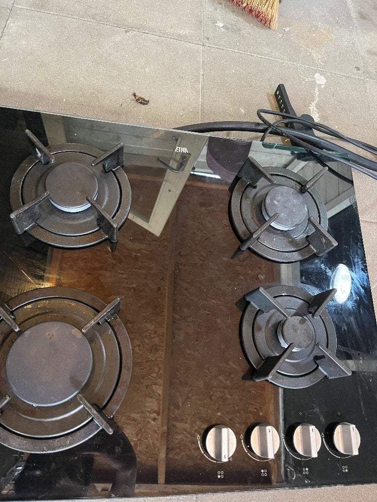 ETNA-4 pits gaskookplaat zwart glas-werkt goed, Witgoed en Apparatuur, Kookplaten, Ophalen, 4 kookzones, Zo goed als nieuw, Inbouw
