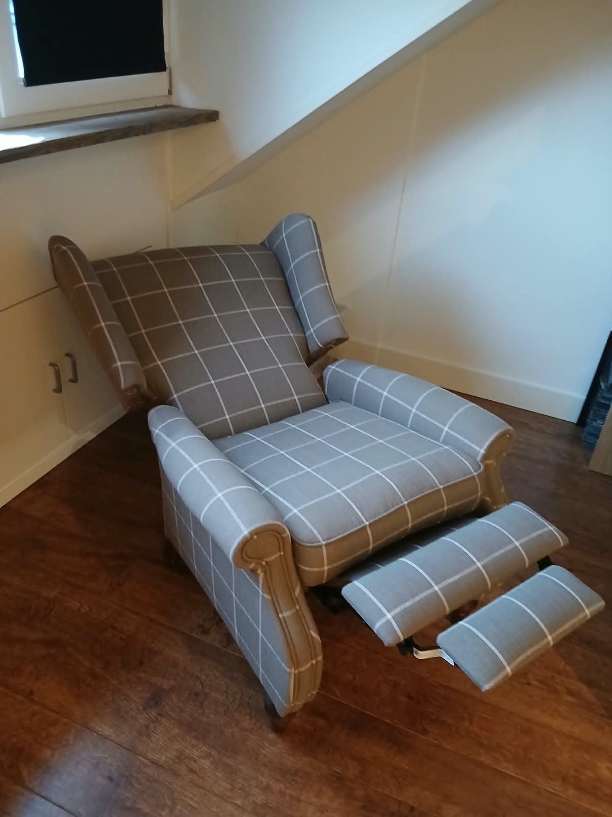 mooie relaxfauteuil taupe kleur winkel prijs  €1195., Ophalen, Zo goed als nieuw