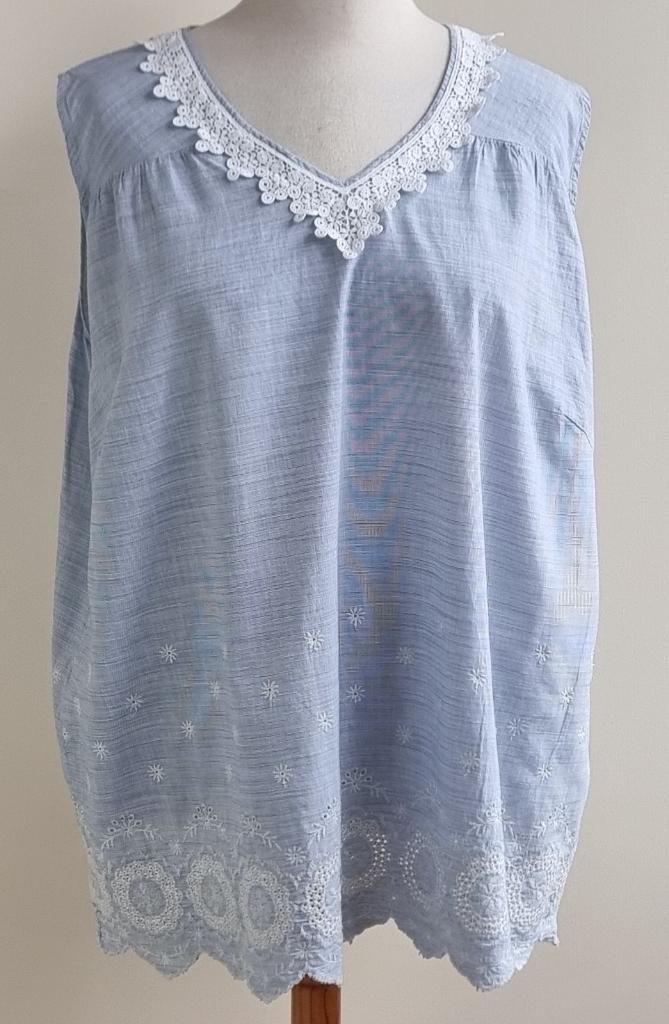 Bexleys lichtblauwe blouse/top met kant en borduur mt. 54, Blauw, Blouse of Tuniek, Ophalen of Verzenden, Zo goed als nieuw