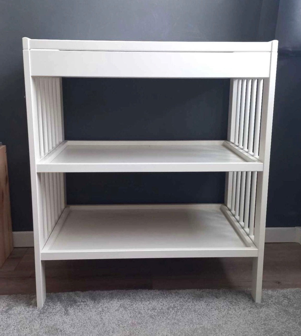 Witte commode met twee planken, Gebruikt, 50 tot 70 cm, Ophalen of Verzenden, 75 tot 100 cm