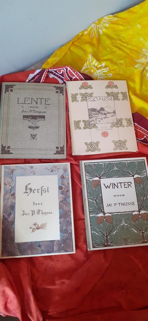 4 JAARGETIJDE  BOEKEN , plaatjes albums.VERKADE, Ophalen of Verzenden, Gelezen