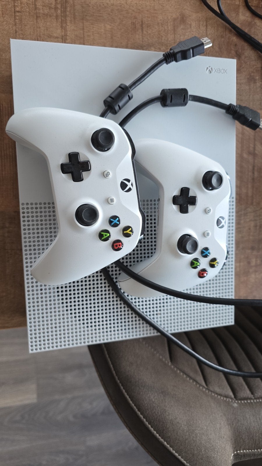 Xbox One S met 2 controllers met HDMI kabel, Ophalen, Met 2 controllers