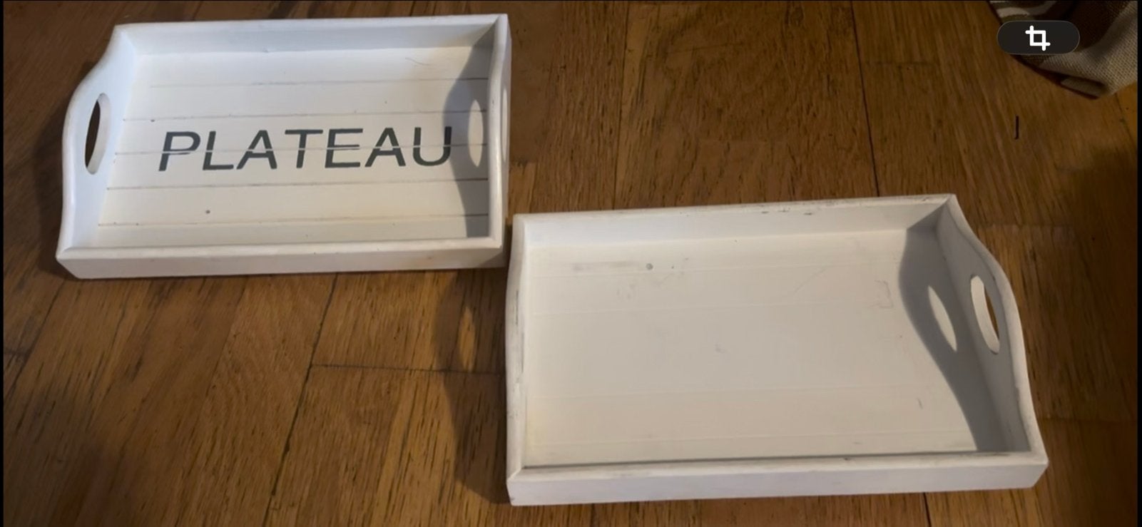 2 witte houten dienbladen voor de bank leuning 30 cm lang, Gebruikt, Ophalen of Verzenden, Dienblad, Met afbeelding/tekst