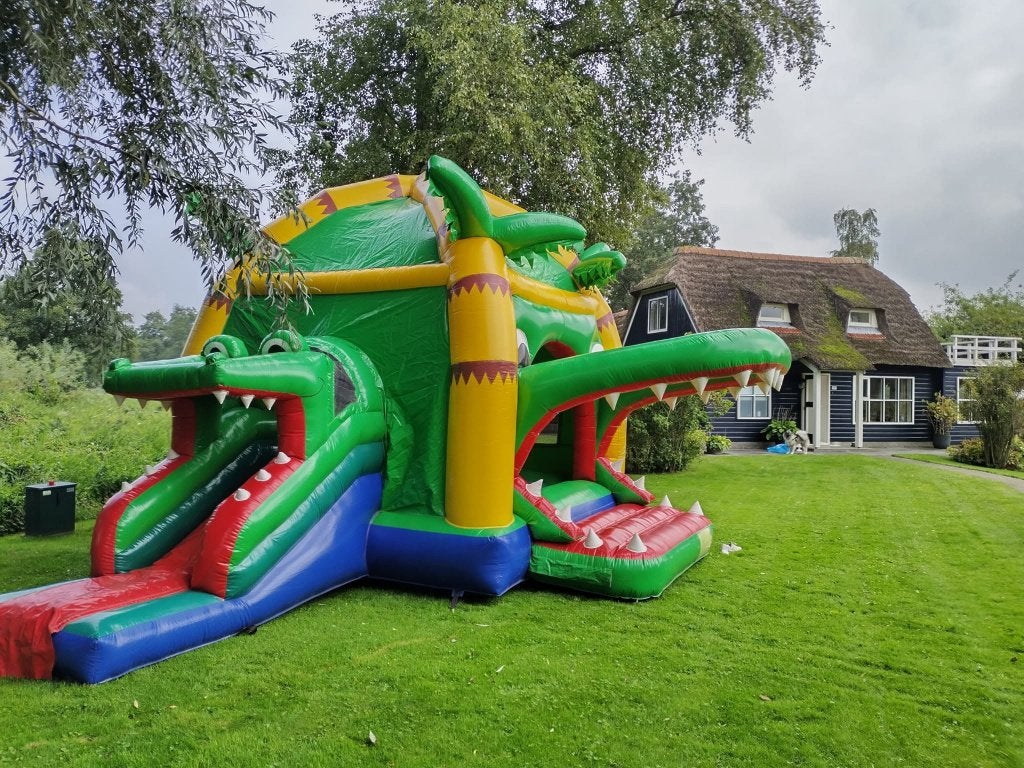 Springkussen huren krokodil multifun met glijbaan, Ophalen of Verzenden, Zo goed als nieuw, Overige