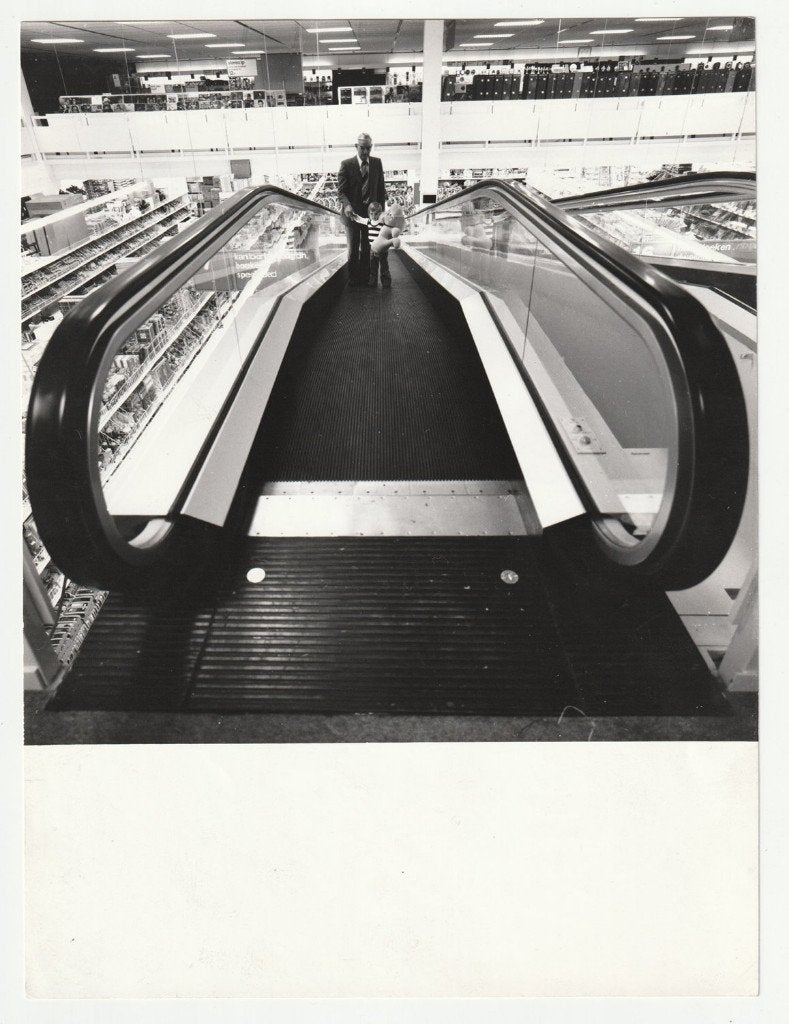 Wim Breukink foto roltrap warenhuis, Antiek en Kunst, Verzenden, Foto, Fotografie