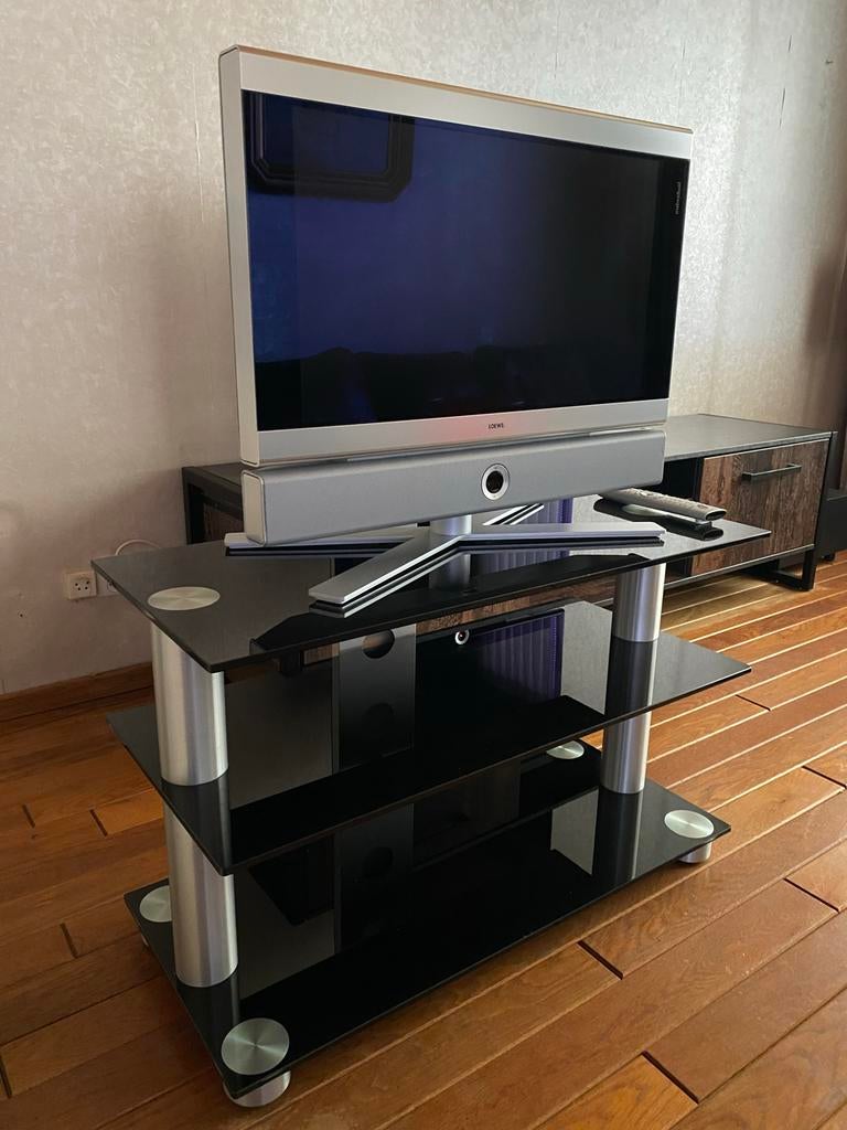Loewe tv + design tv-meubel met kabelgoot op wieltjes, Ophalen of Verzenden, Zo goed als nieuw, 60 tot 80 cm, Overige merken