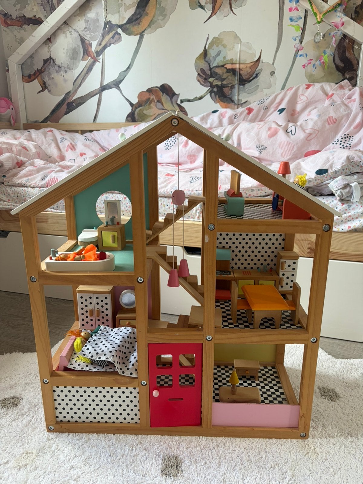 Hema Poppenhuis met meubeltjes en poppen, Ophalen of Verzenden, Gebruikt