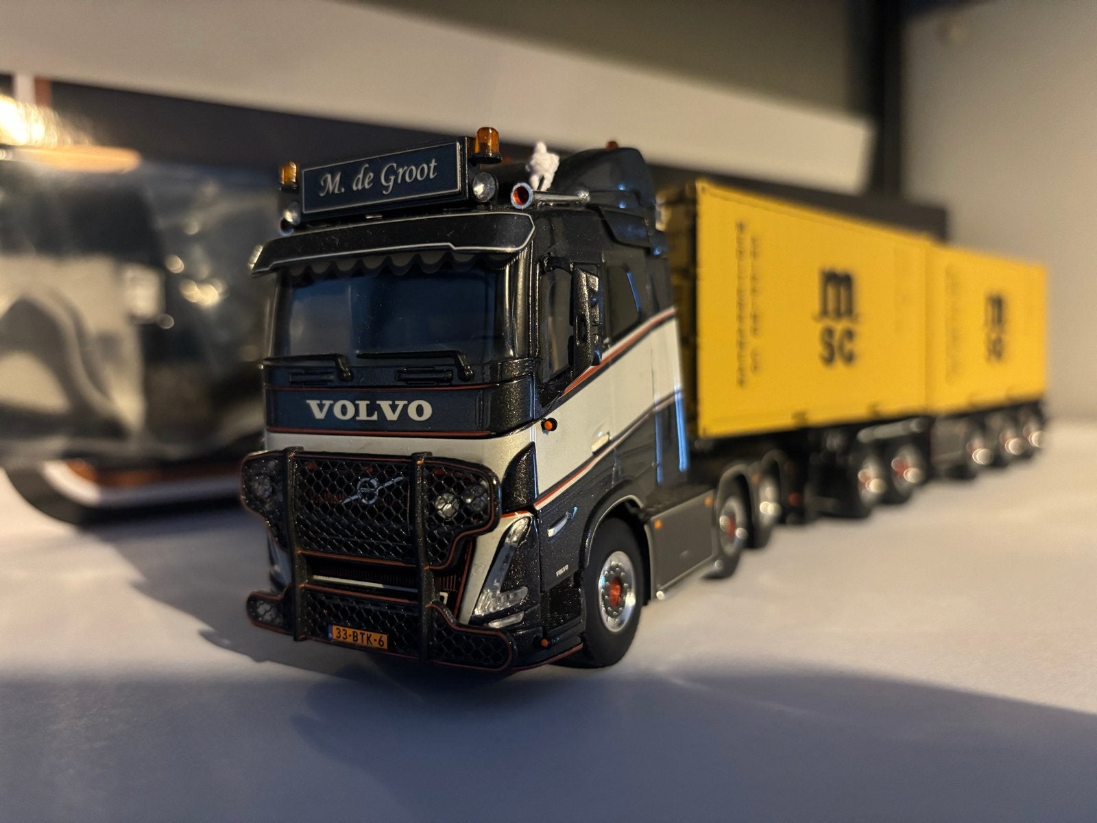 WSI Models Volvo FH4 M. de Groot met MSC containers, 1:32 tot 1:50, Zo goed als nieuw, Truck, Ophalen