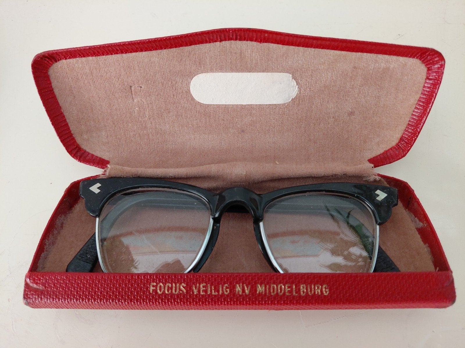Vintage bril met rood etui - Focus Veilig NV Middelburg, Antiek en Kunst, Ophalen of Verzenden